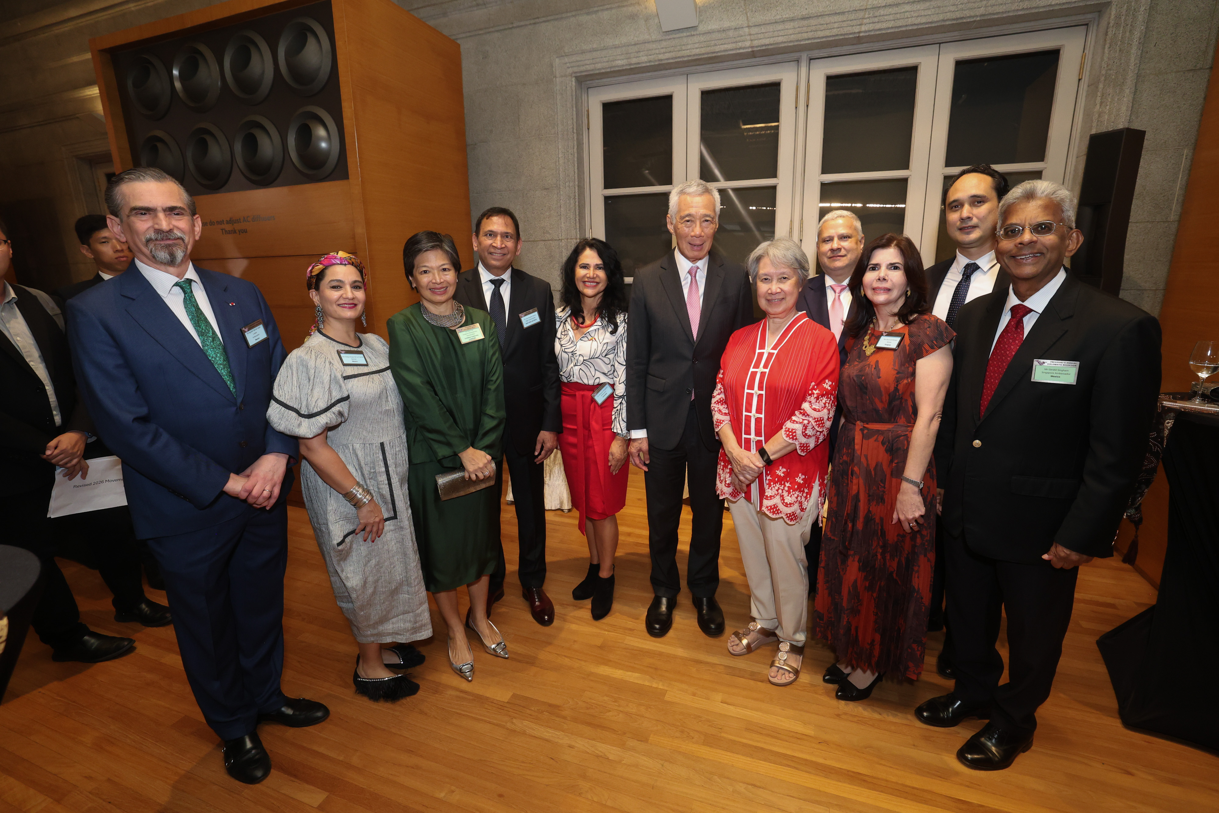 Embajadora Margarita Manjarrez asistió al encuentro anual con el presidente Tharman Shanmugaratnamy