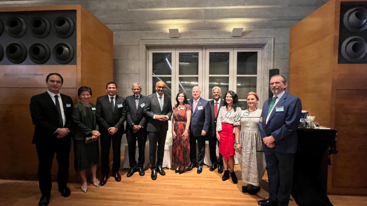 Embajadora Margarita Manjarrez asistió al encuentro anual con el presidente Tharman Shanmugaratnamy